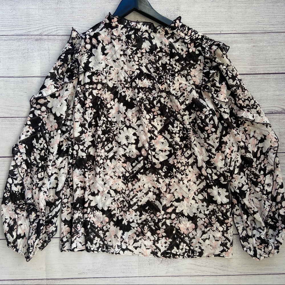 EXPRESS Metallic Floral Ruffle Top - Picture 9 of 12